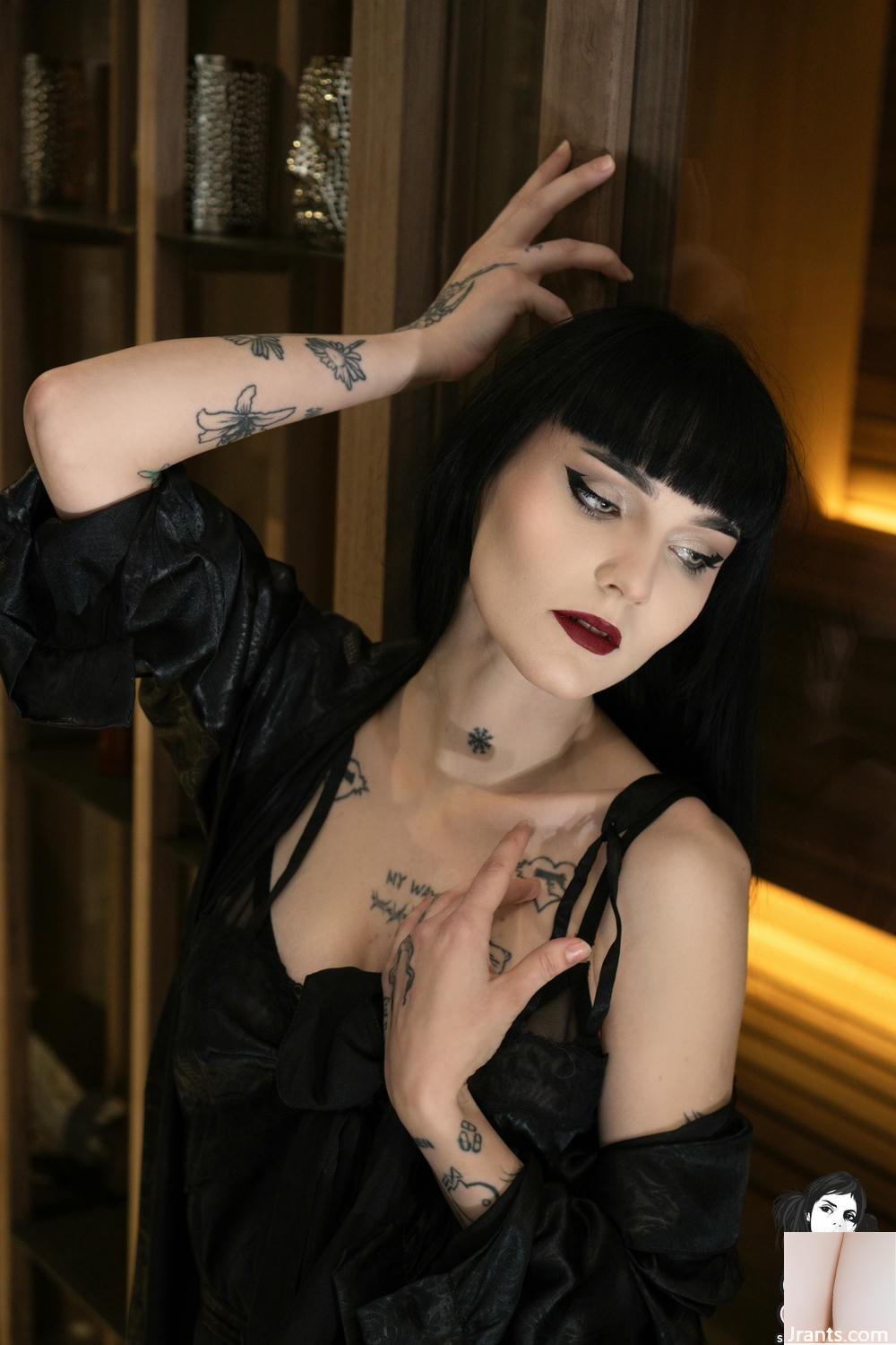 (Suicide Girls) 04 Haziran 2025 &#8211; Raziel &#8211; Solaryum (42p)