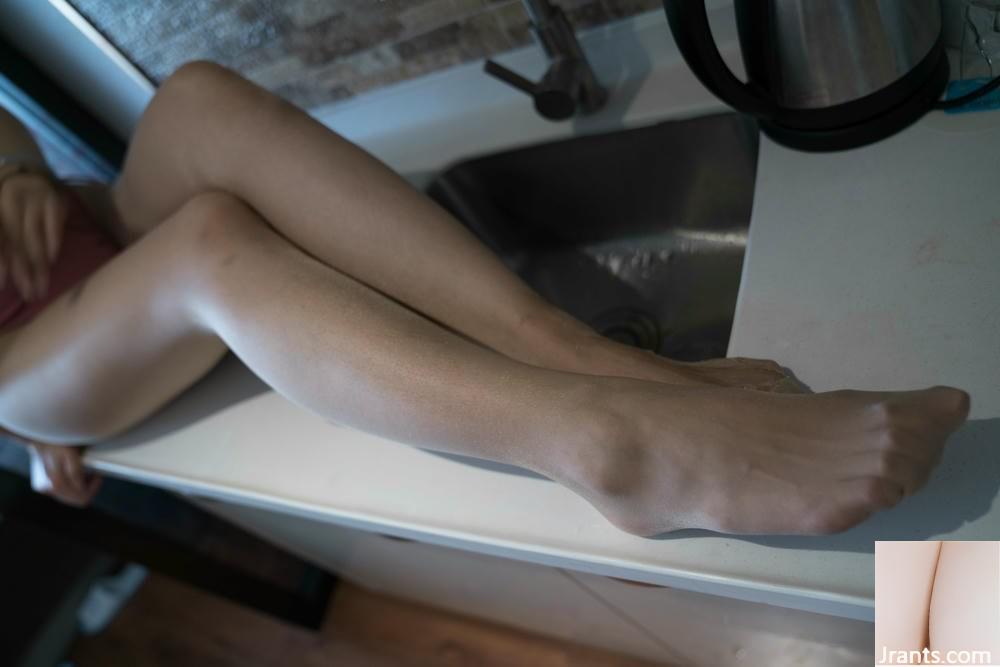 (Coleção na Internet) Pêssego-Foto privada em larga escala da figura jovem e bonita-1 (97p)