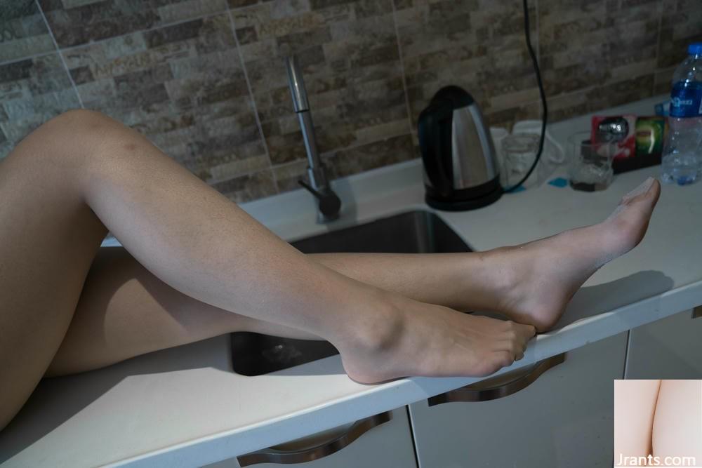 (Coleção na Internet) Pêssego-Foto privada em larga escala da figura jovem e bonita-1 (97p)