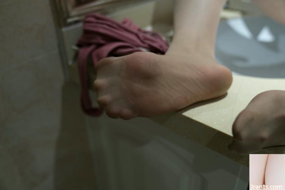 (Coleção na Internet) Pêssego-Foto privada em larga escala da figura jovem e bonita-1 (97p)