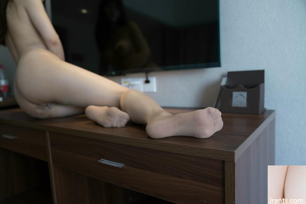 (Coleção na Internet) Pêssego-Foto privada em larga escala da figura jovem e bonita-1 (97p)