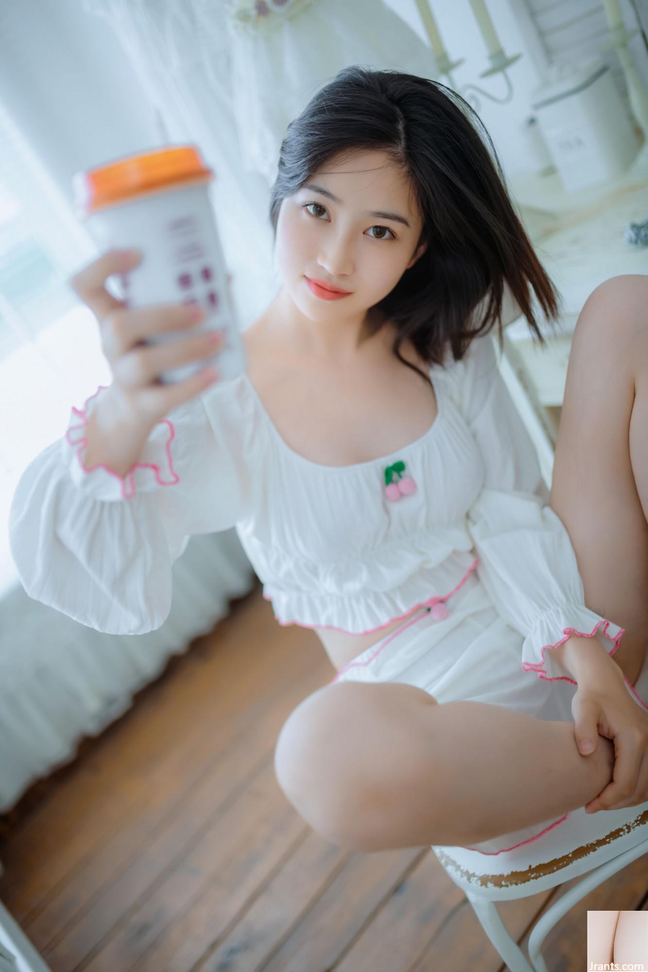 (Tubuh Manusia Model Nasional) Nnian&#8221;The Girl Who Loves Lollipop&#8221; (35p)