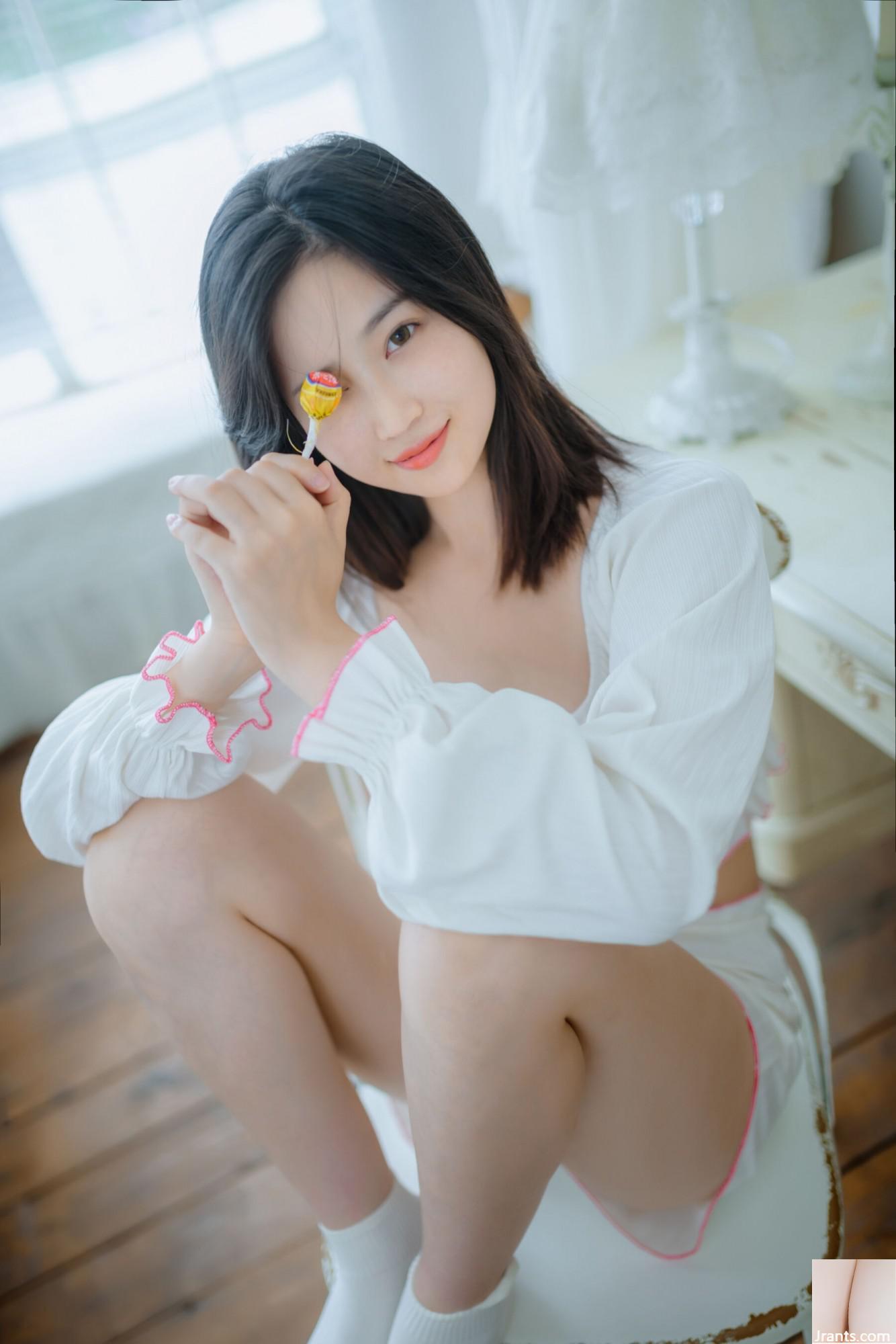 (Tubuh Manusia Model Nasional) Nnian&#8221;The Girl Who Loves Lollipop&#8221; (35p)
