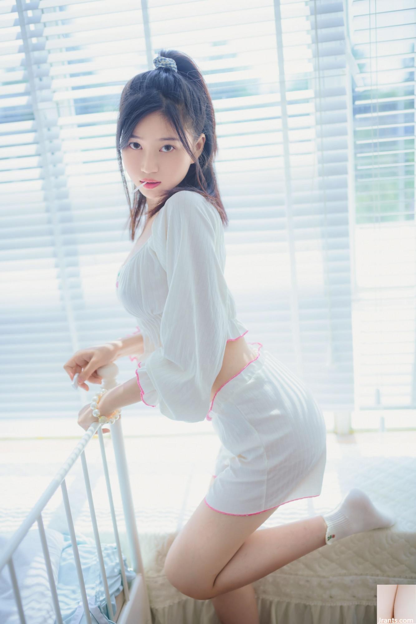 (Tubuh Manusia Model Nasional) Nnian&#8221;The Girl Who Loves Lollipop&#8221; (35p)