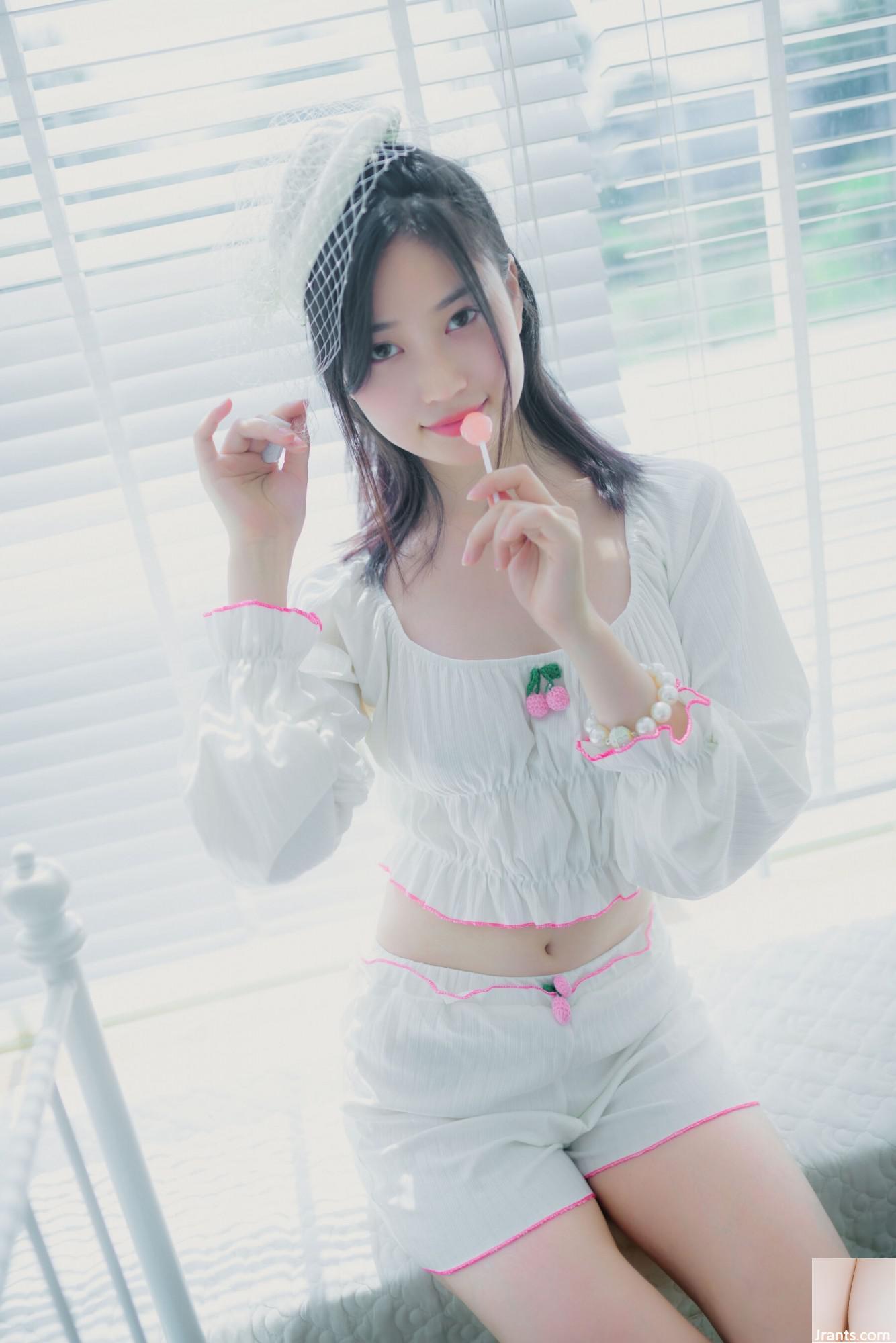 (Tubuh Manusia Model Nasional) Nnian&#8221;The Girl Who Loves Lollipop&#8221; (35p)