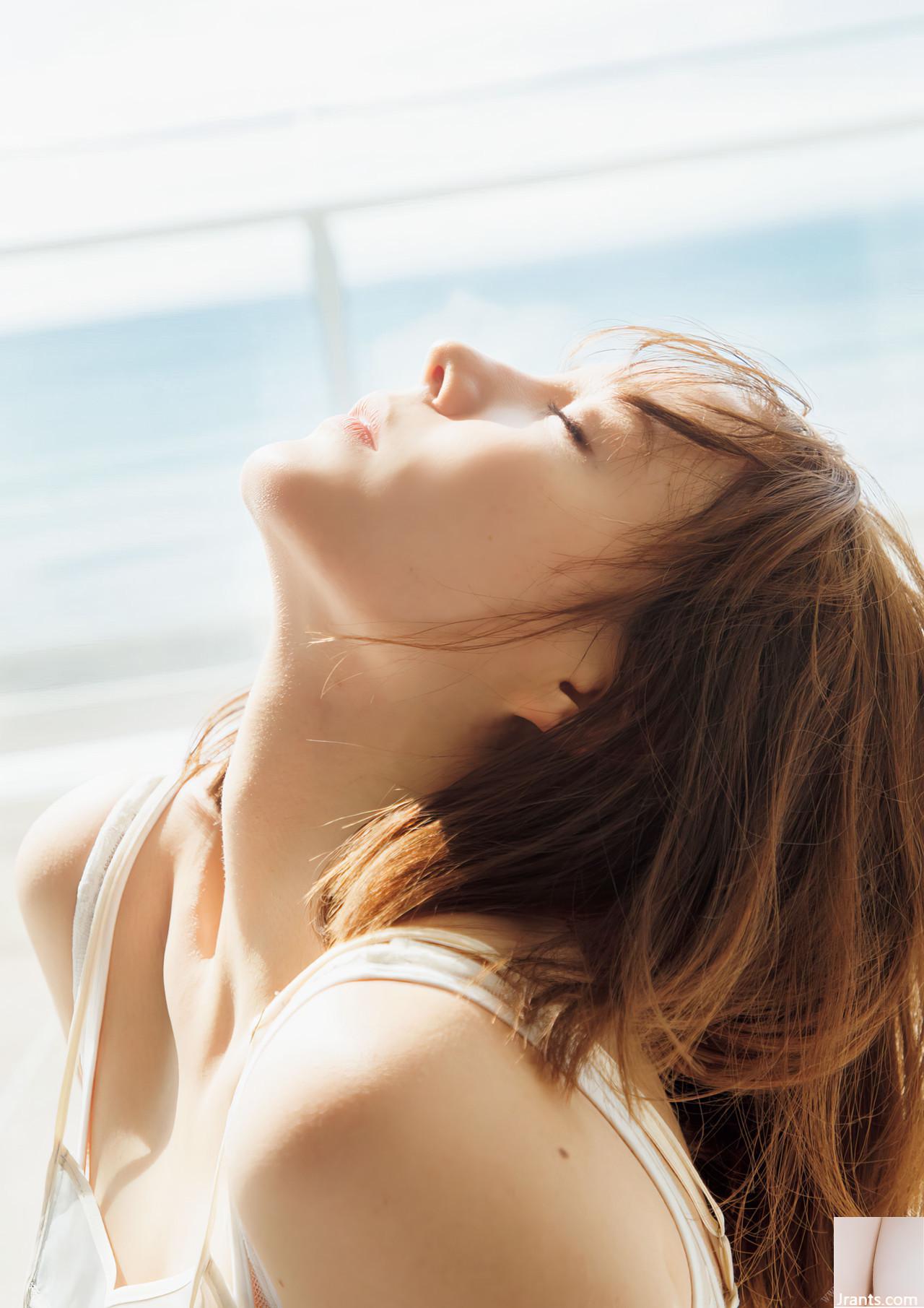 (トリンドル Rena) La rainure profonde ne peut pas être cachée &#8230; la figure chaude est si attrayante (33p)