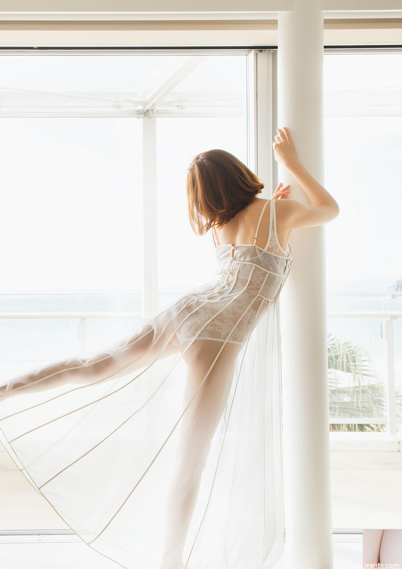 (トリンドル Rena) La rainure profonde ne peut pas être cachée &#8230; la figure chaude est si attrayante (33p)
