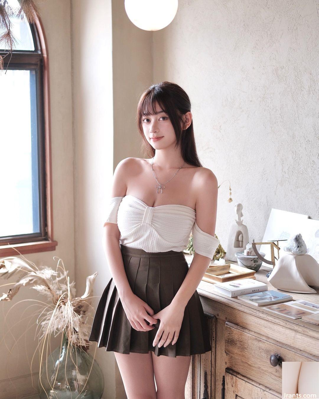 La jolie fille de qualité supérieure « Yihan » a deux gros sacs à viande sur sa poitrine qui sont enivrants (10p)