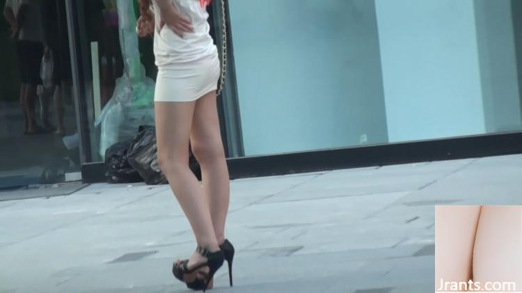 (Collection en ligne) Suivez la rue pour prendre des photos de la fille sexy portant une tenue rose sans dos (21p)