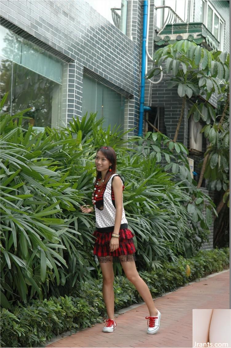 (အင်တာနက်ပေါ်တွင်စုဆောင်းခြင်း) လှပသောမိန်းကလေးတစ် ဦး ၏တိုတောင်းသောစကတ်အတို (96p) ကိုမှတ်တမ်းတင်ခြင်း (96p)