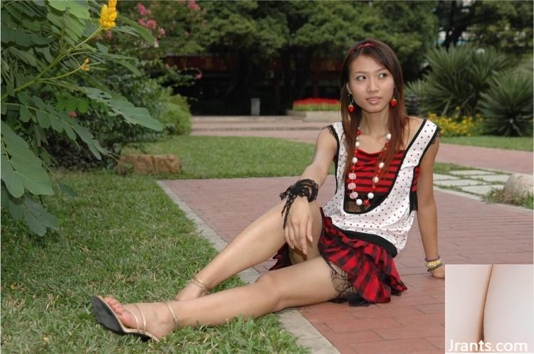 (အင်တာနက်ပေါ်တွင်စုဆောင်းခြင်း) လှပသောမိန်းကလေးတစ် ဦး ၏တိုတောင်းသောစကတ်အတို (96p) ကိုမှတ်တမ်းတင်ခြင်း (96p)