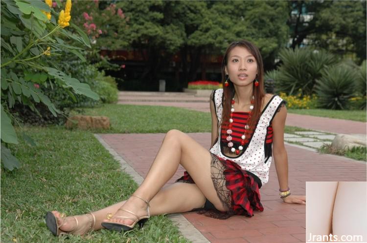 (အင်တာနက်ပေါ်တွင်စုဆောင်းခြင်း) လှပသောမိန်းကလေးတစ် ဦး ၏တိုတောင်းသောစကတ်အတို (96p) ကိုမှတ်တမ်းတင်ခြင်း (96p)