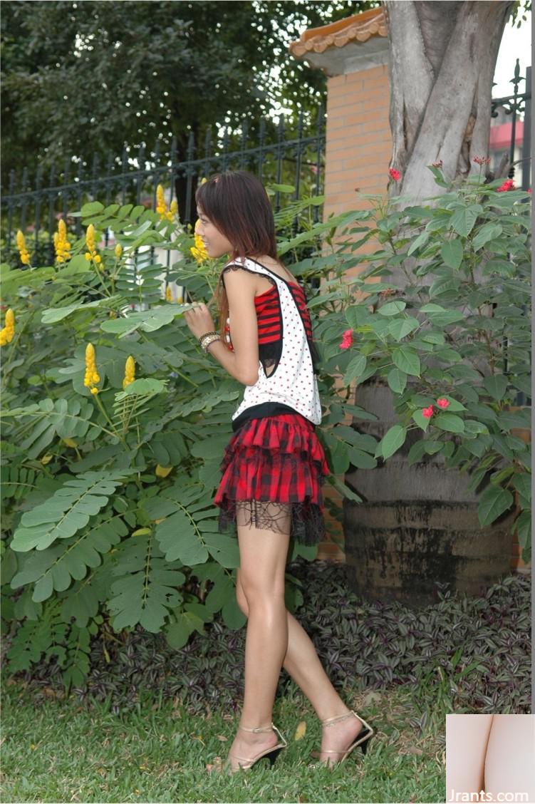 (အင်တာနက်ပေါ်တွင်စုဆောင်းခြင်း) လှပသောမိန်းကလေးတစ် ဦး ၏တိုတောင်းသောစကတ်အတို (96p) ကိုမှတ်တမ်းတင်ခြင်း (96p)
