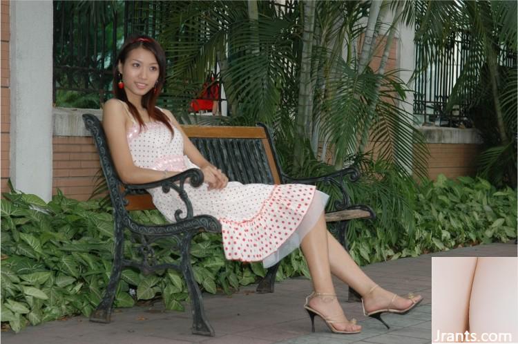 (အင်တာနက်ပေါ်တွင်စုဆောင်းခြင်း) လှပသောမိန်းကလေးတစ် ဦး ၏တိုတောင်းသောစကတ်အတို (96p) ကိုမှတ်တမ်းတင်ခြင်း (96p)