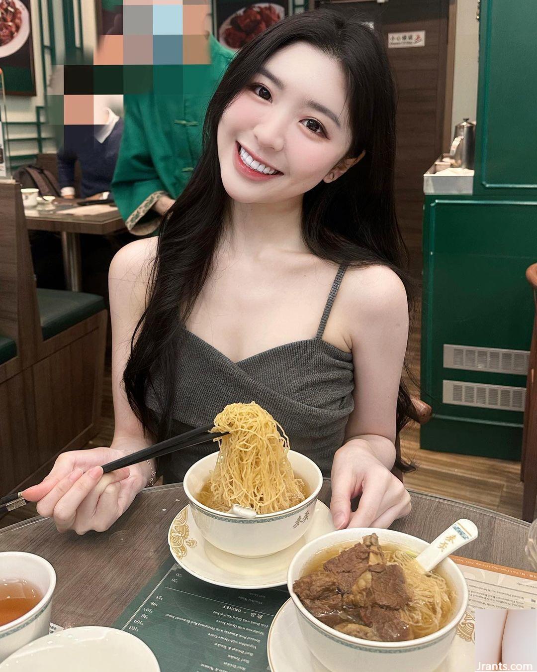 Une fille fraîche et belle « Zhang Anqi » a un doux sourire et semble enivrant (10p)