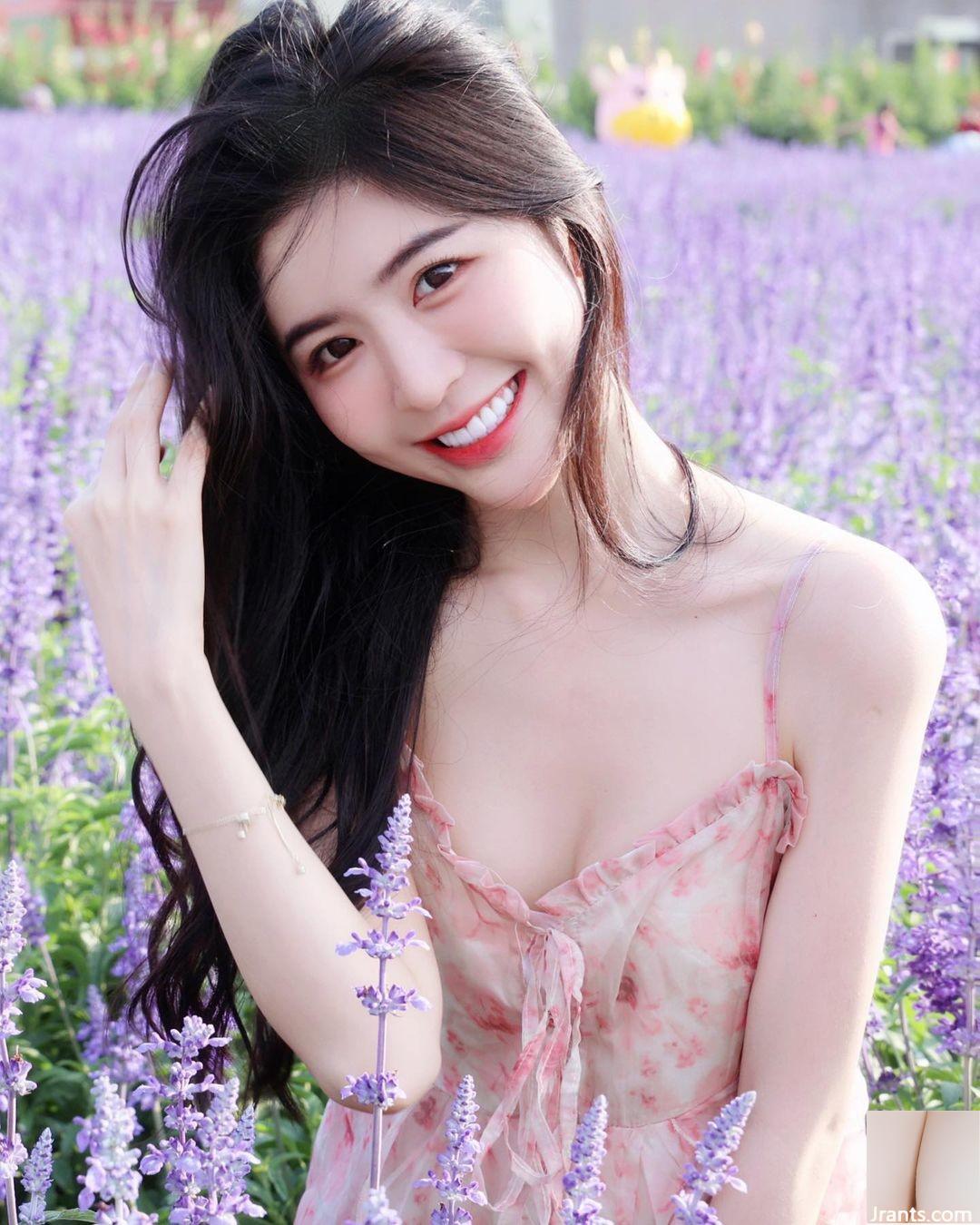 Une fille fraîche et belle « Zhang Anqi » a un doux sourire et semble enivrant (10p)