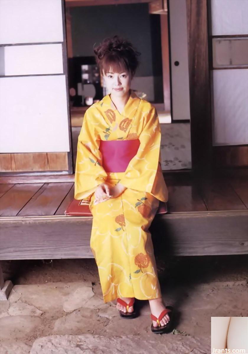 SAKURAZUKI MAI PORN STAR dans Ura-Books août 2005 The Style Hana