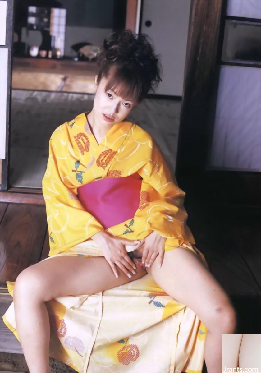 SAKURAZUKI MAI PORN STAR dans Ura-Books août 2005 The Style Hana