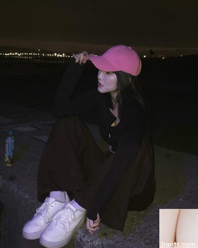 Montrez votre belle silhouette et vos joues pliées. T-won rich⒀feeding des amis louange w (10p)