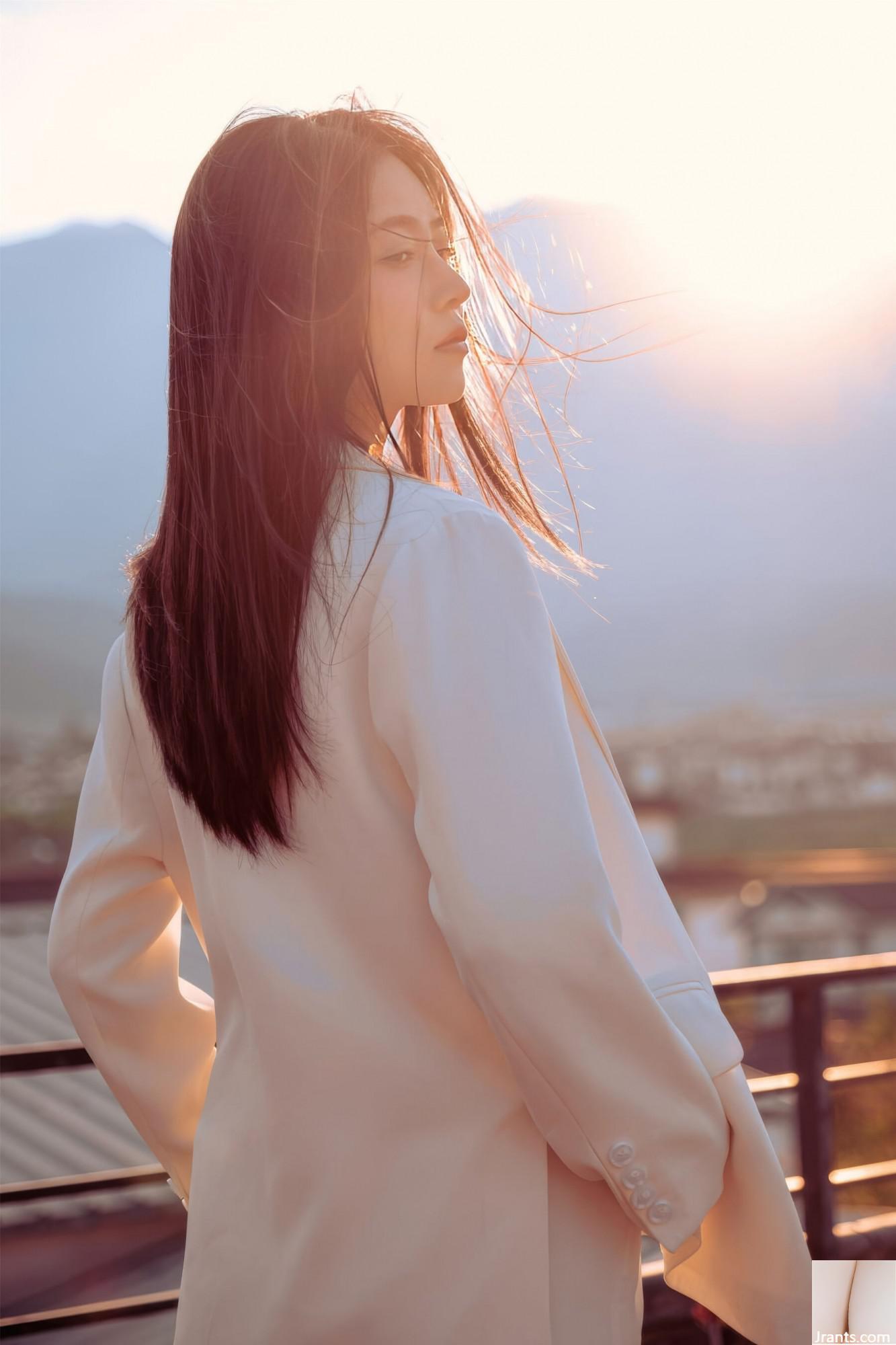 (အမျိုးသားမော်ဒယ်လ်လူ့ခန္ဓာကိုယ်) Nnian&#8221; Sunrise&#8221;  (45p)