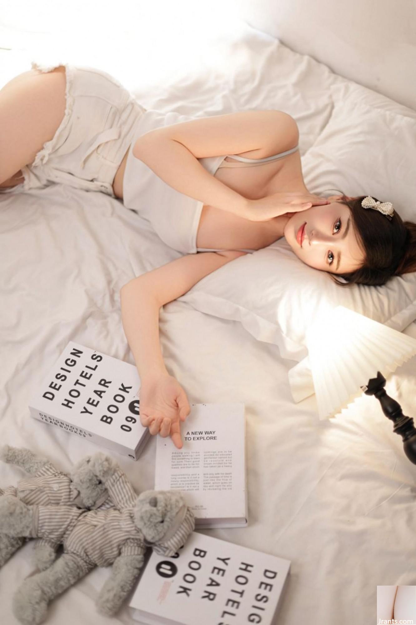 (အမျိုးသားမော်ဒယ်လ်လူ့ခန္ဓာကိုယ်) Nnian&#8221; Dream Girl&#8221;  (40p)