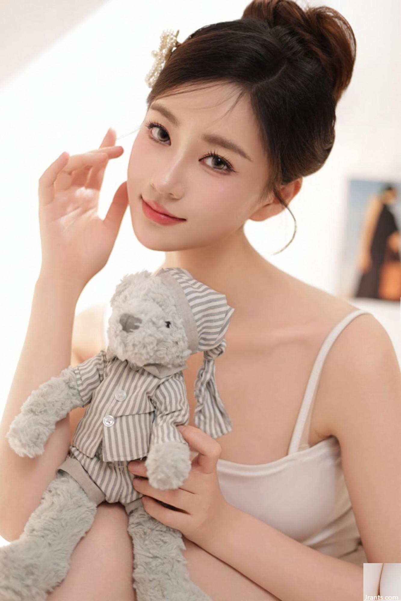(အမျိုးသားမော်ဒယ်လ်လူ့ခန္ဓာကိုယ်) Nnian&#8221; Dream Girl&#8221;  (40p)