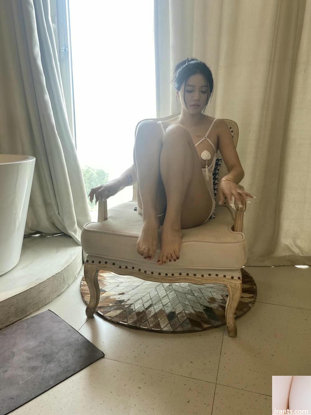 (인터넷 컬렉션) Qiqi &#8211; 중국 모델 2024.11.08  프라이빗 촬영 &#8211; 2 (129p)