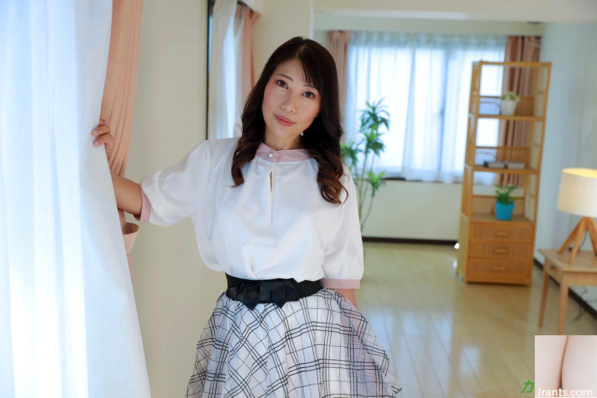 (Minhara さき) التجربة الأولى لزوجة تمارس الجنس (30p)