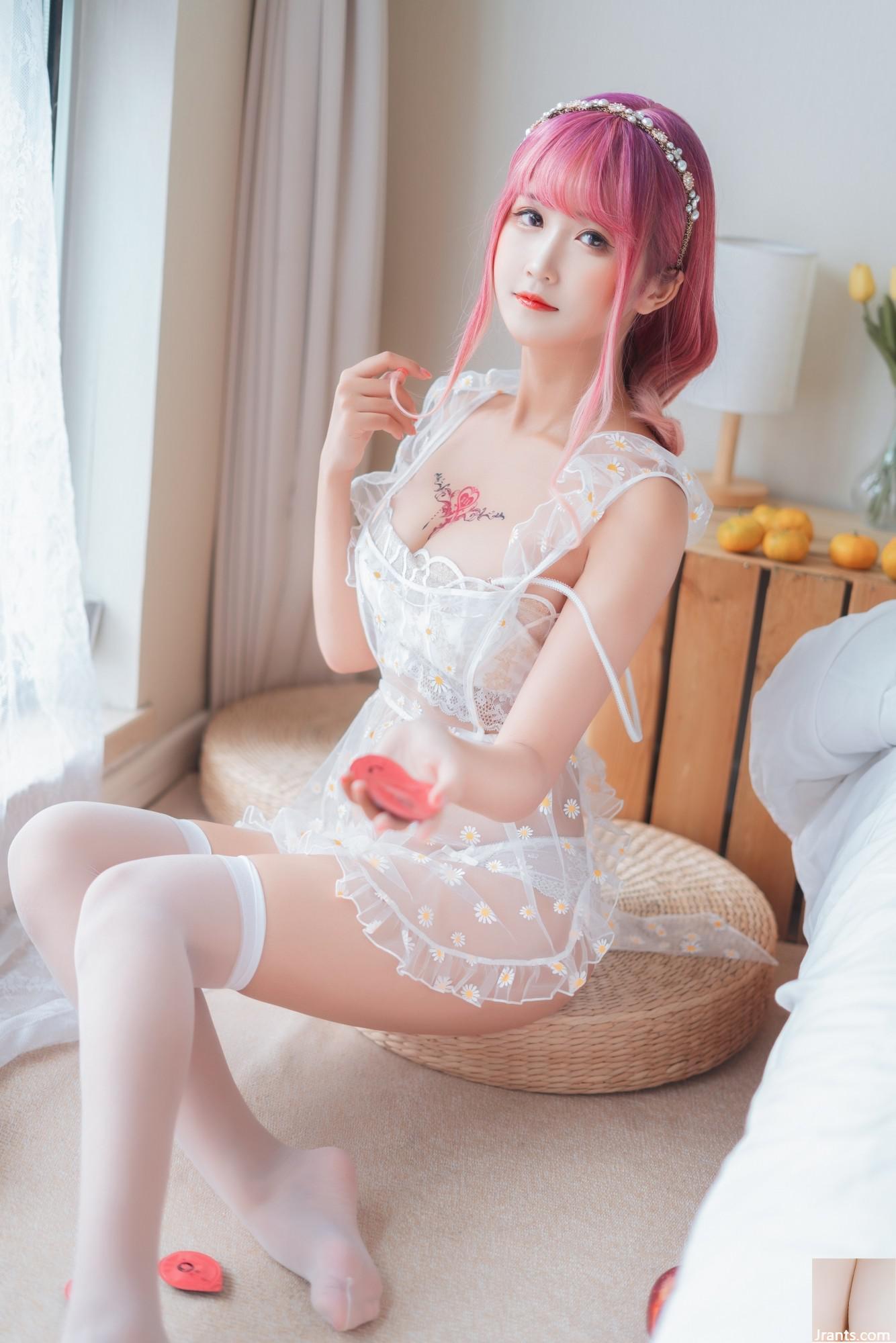 Sandu 69 ثلاث درجات 69 &#8211; Daisy Apron (22p)