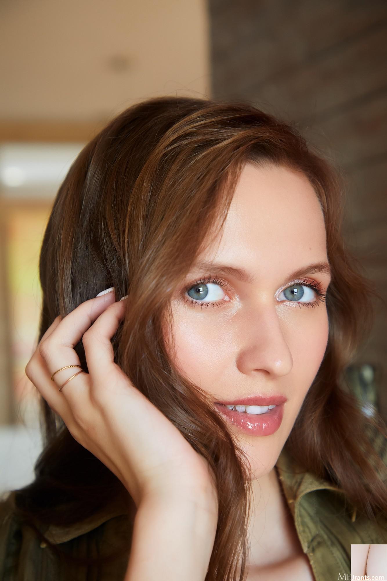 Stacy Cruz &#8211; Azure Gaze (98p)