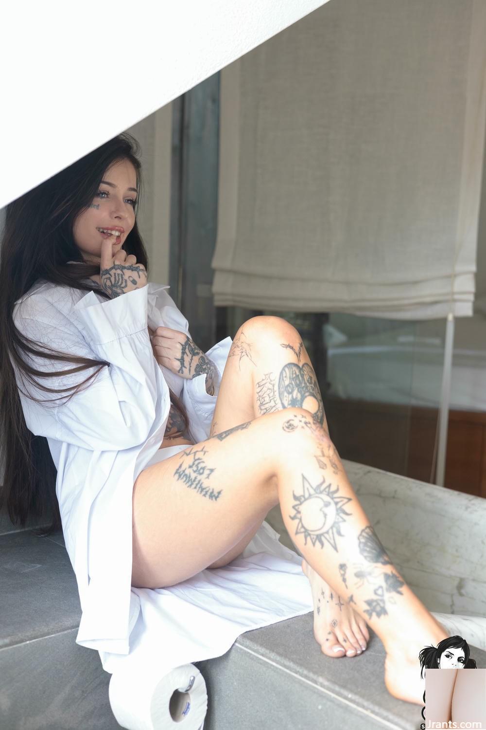 (Suicide Girls) 13 de junho de 2025 &#8211; Minzi &#8211; Sonhos brancos molhados (49p)