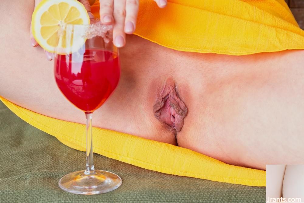 (MetArt) 15. Juni 2025 &#8211; Lia Pink &#8211; Sommerspritz (139p)