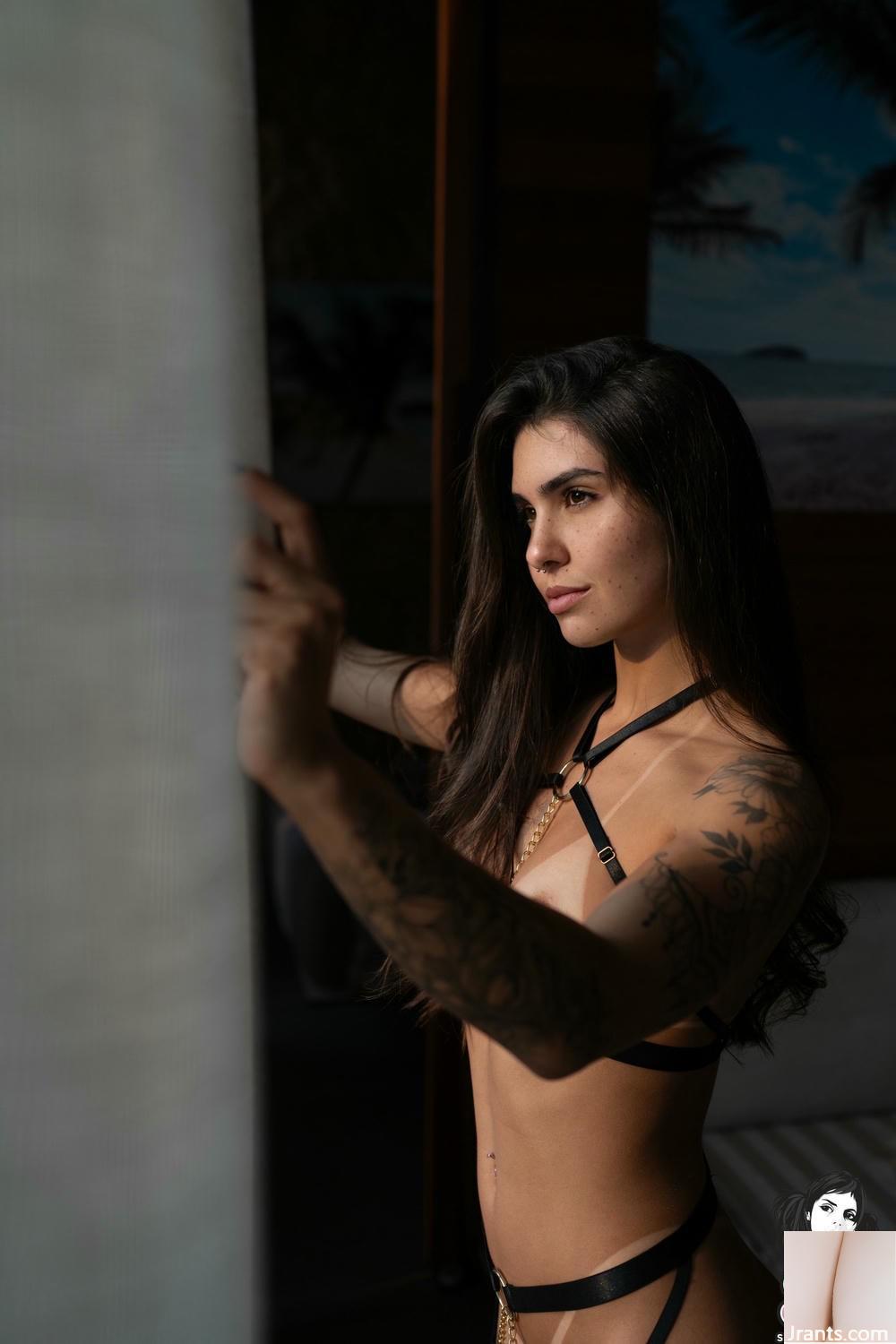 (Suicide Girls) 14 juin 2025 &#8211; Jeangreybianca &#8211; Echoes of Light (41p)