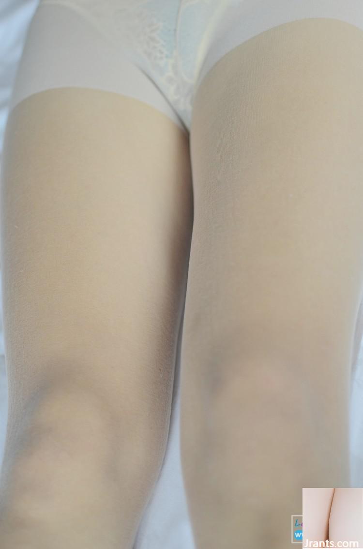 (Photo legku) N ° 016 Numéro de filles à longues pattes avec bas blancs