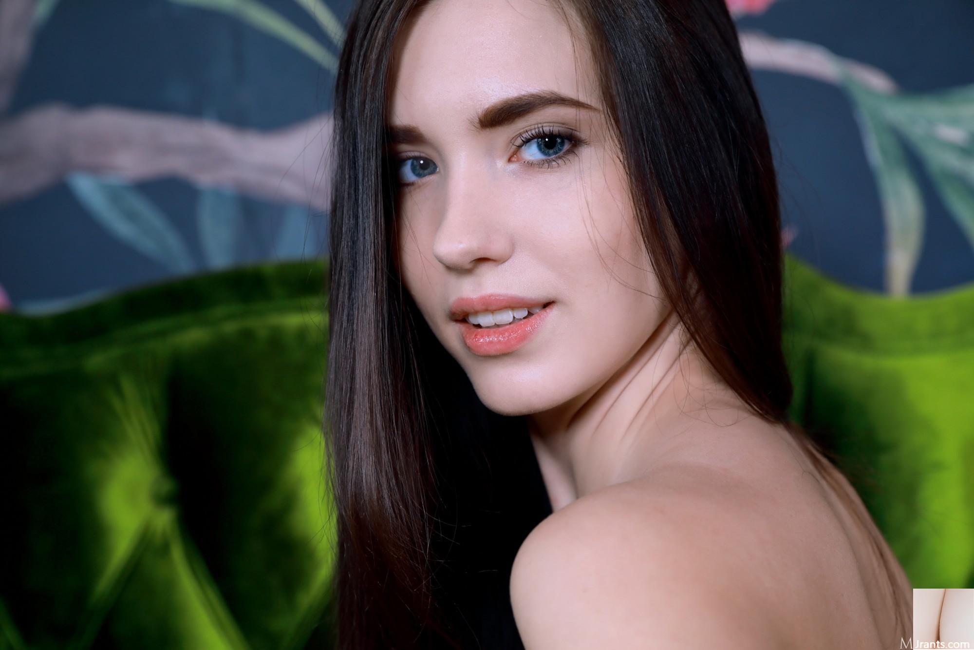 Velana &#8211; مخمل سبز (120p)