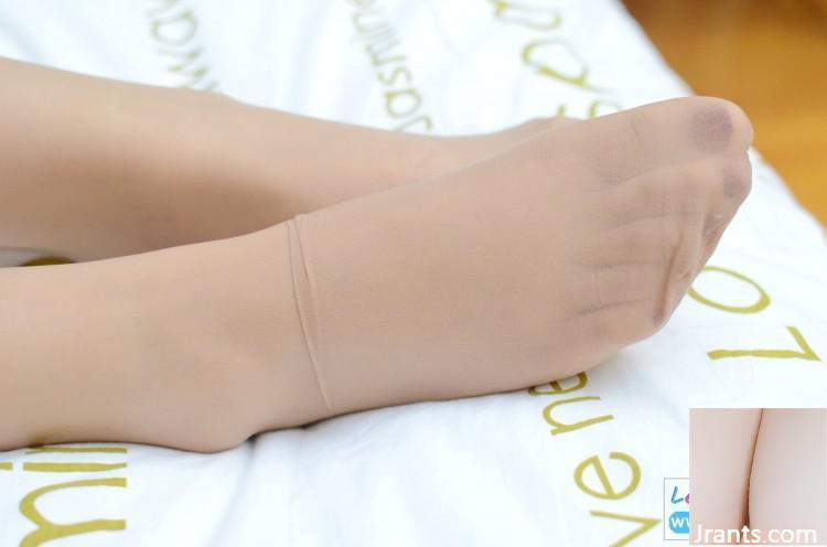 (Legku Photo) رقم 007 إغراء الفتاة ذات الأرجل الطويلة تمزيق لحم الخنزير (33p)