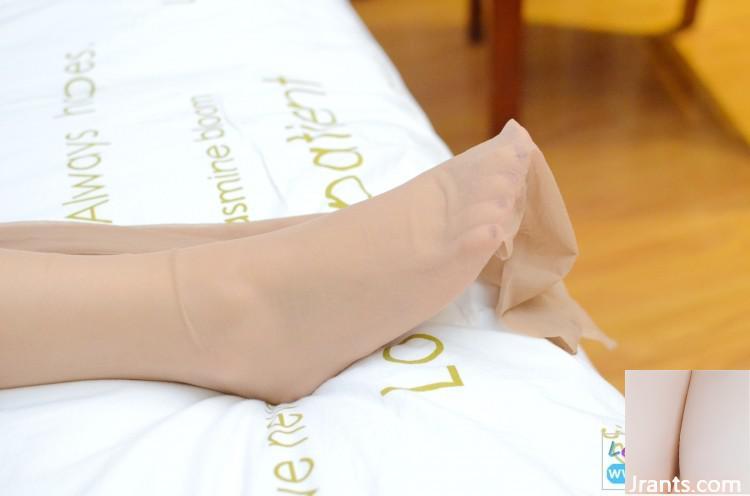 (Legku Photo) رقم 007 إغراء الفتاة ذات الأرجل الطويلة تمزيق لحم الخنزير (33p)