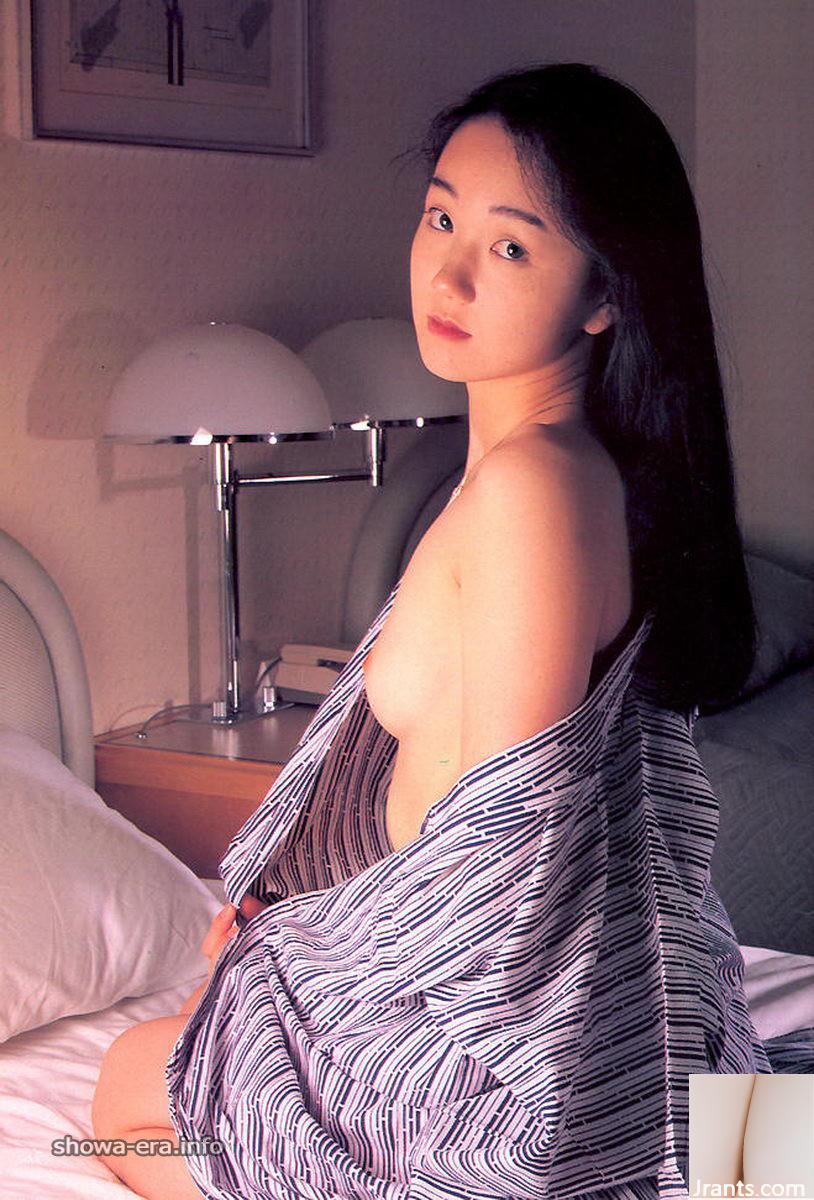 Le premier album de Saito Yumi Star du porno dans Ura-Books Japanesque (54p)