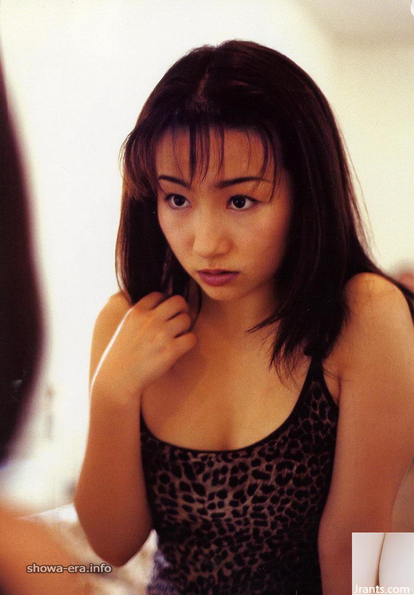 Yoshii Miki (در حال حاضر Ryoko Izawa) ستاره پورنو در Ura-Books Love Yoshii Miki (52p)