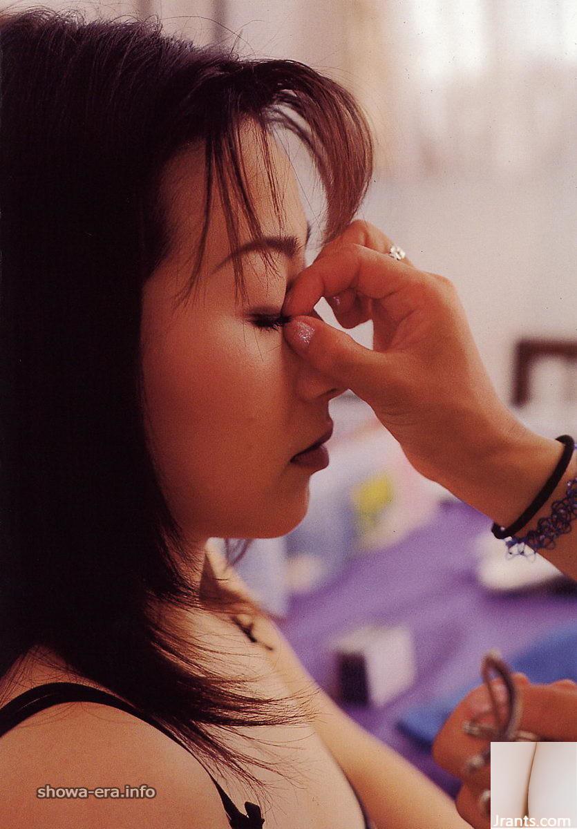 Yoshii Miki (در حال حاضر Ryoko Izawa) ستاره پورنو در Ura-Books Love Yoshii Miki (52p)