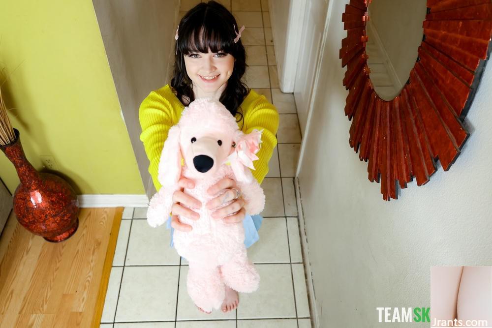 (Team Skeet) 2025 년 6 월 14 일 &#8211; Remi Raw &#8211; 내 의붓 딸의 보지에게 무엇을 할 수 있습니다! 최고의 아버지 &#8216;
