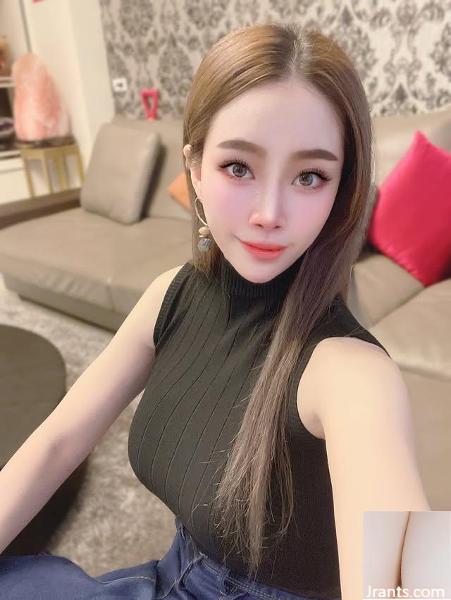 Photo Model &#8220; Zhuzhuqi&#8221;  တွင်ခန္ဓာကိုယ်ပူပြင်းသည့်ခန္ဓာကိုယ်နှင့်ပြပွဲကိုပြသရန်ဝံ့ဝံ့