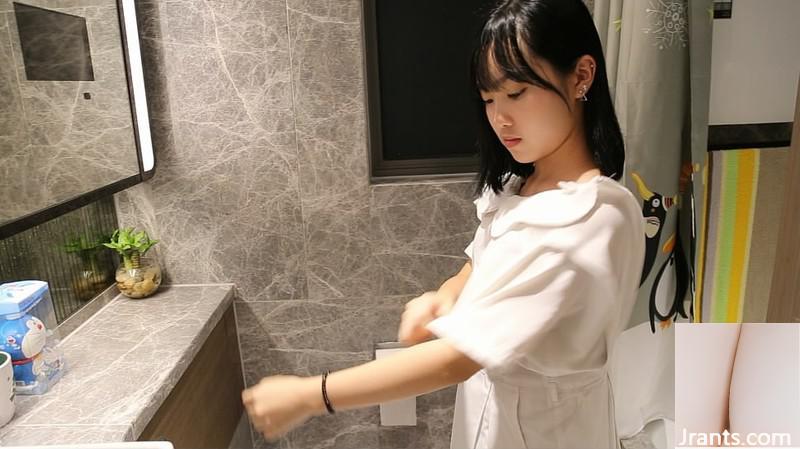 (photo الذاتي) ذهبت فتاة الطالب إلى البحر للحصول على صور خاصة (29p)