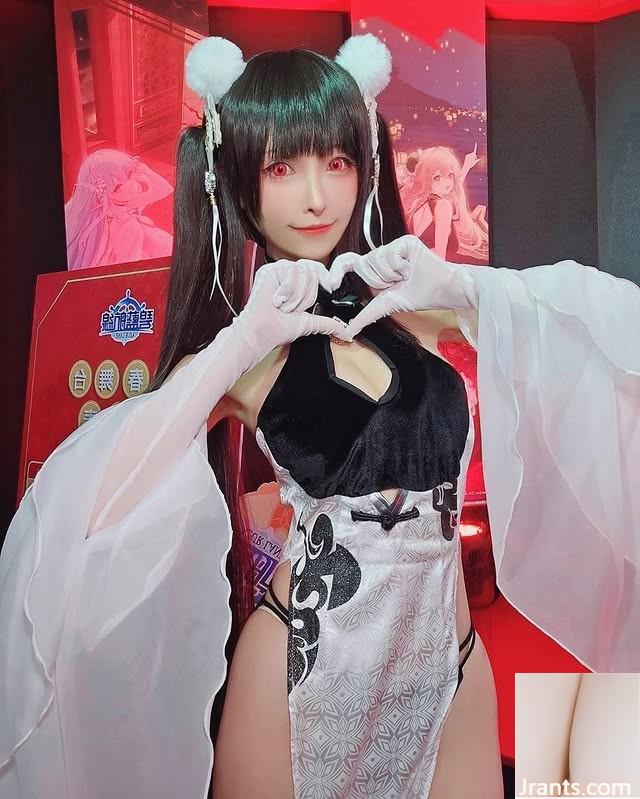 Coser ရဲ့ချိုမြိန်အပြုံးကလူတွေကိုနေရာလွတ်ထဲကျစေတယ် (10p)