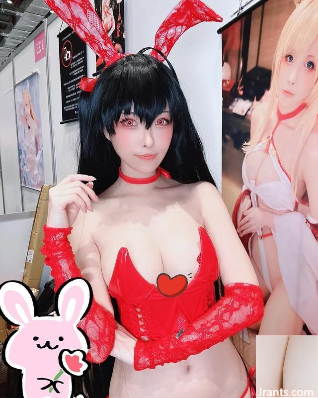 Coser ရဲ့ချိုမြိန်အပြုံးကလူတွေကိုနေရာလွတ်ထဲကျစေတယ် (10p)