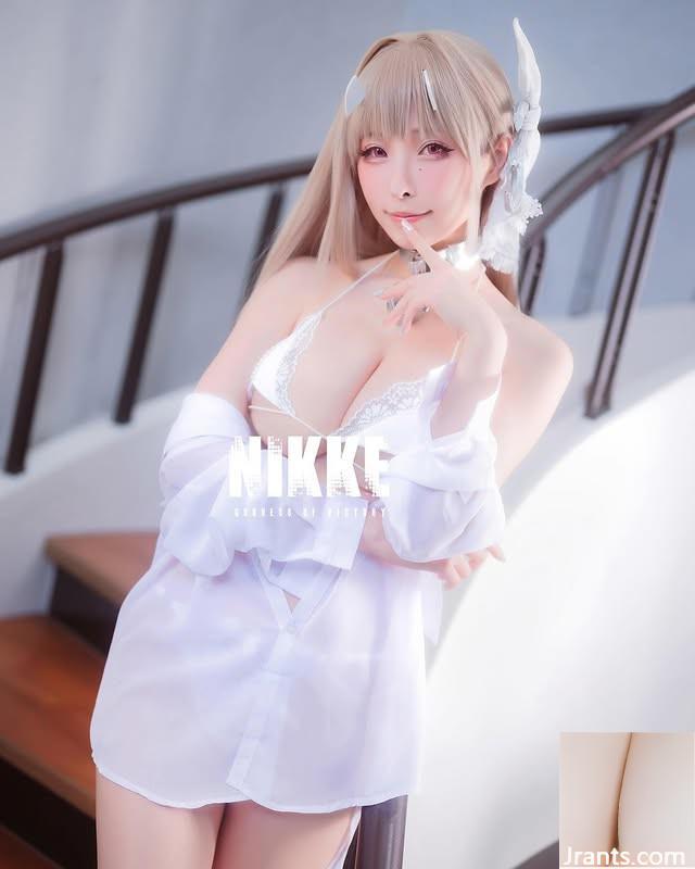 Coser ရဲ့ချိုမြိန်အပြုံးကလူတွေကိုနေရာလွတ်ထဲကျစေတယ် (10p)