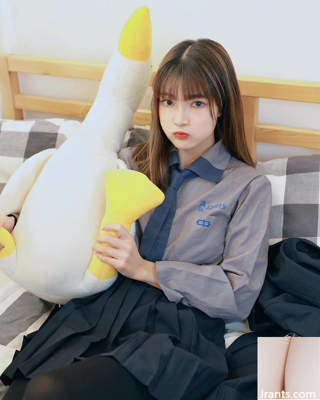 옆집 소녀 &#8220;Jierong&#8221;전기로 가득 찬 큰 눈 (10p