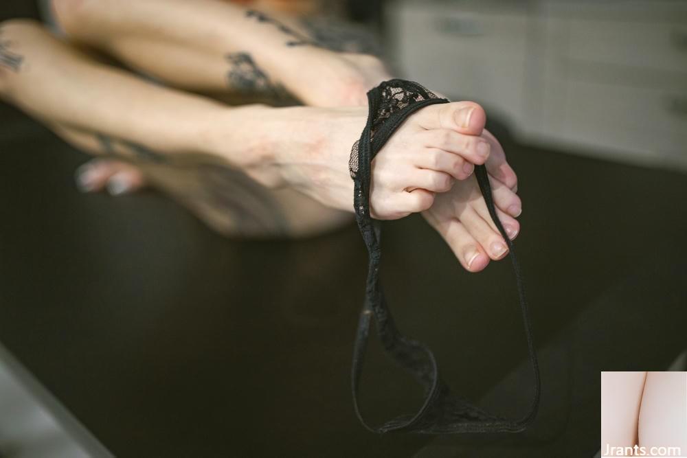 (Suicide Girls) 21 de junho de 2025 &#8211; Catfois &#8211; Como isso faz você se sentir (48p)