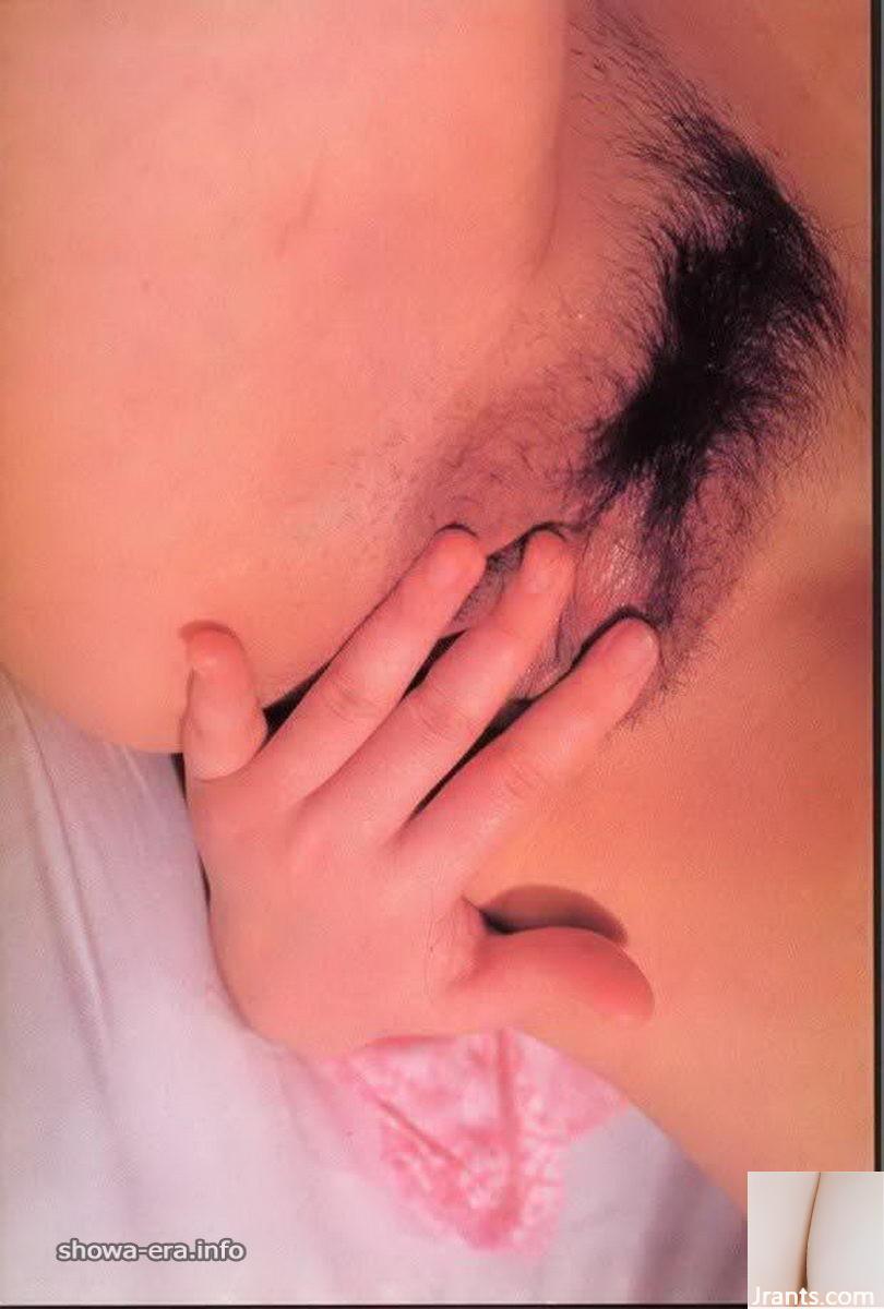 Estrela pornô de Sachi Takagi em Ura-Books chorando (56p)
