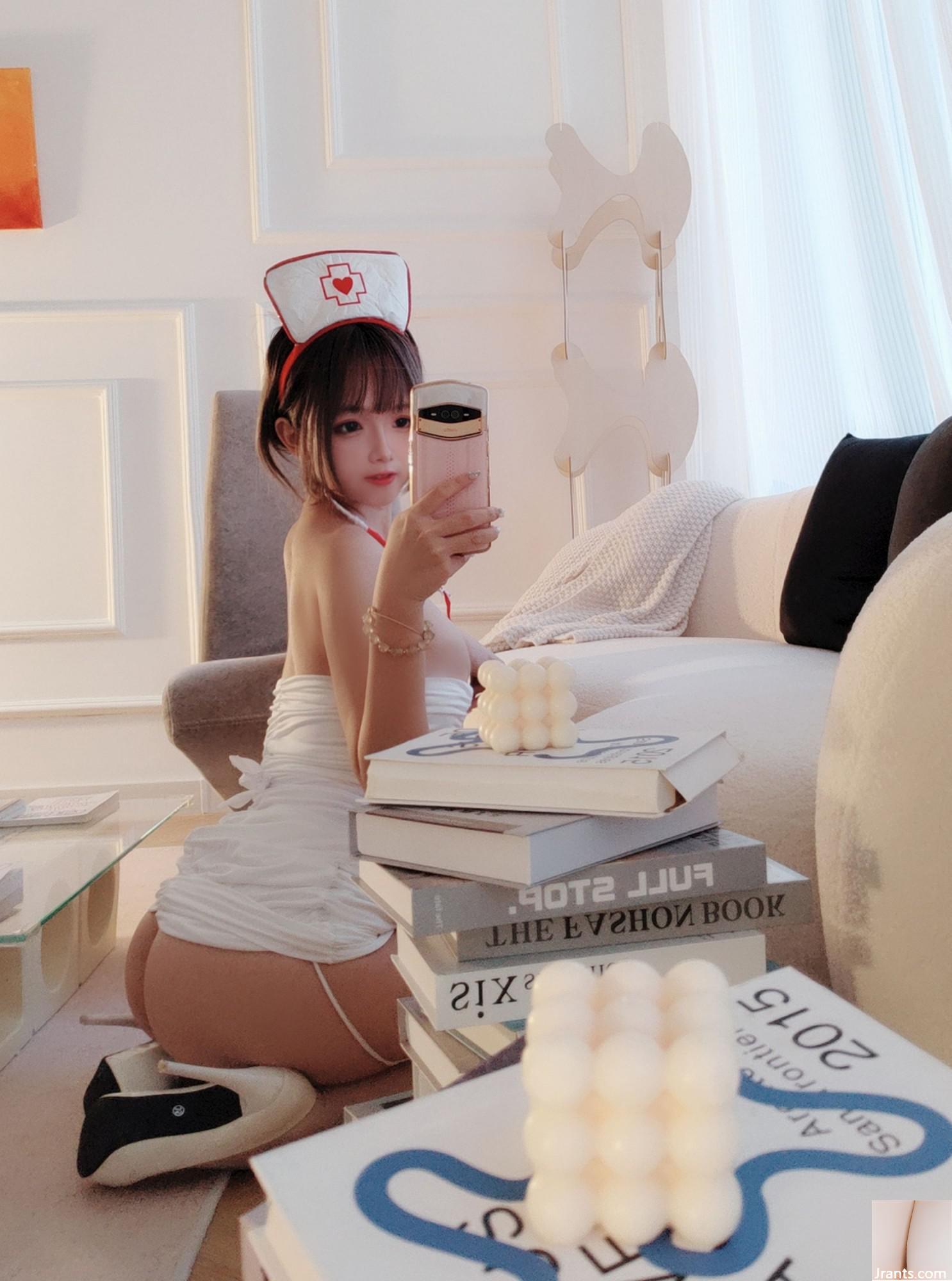 (مجموعة عبر الإنترنت) Girl Girl Hinaga &#8220;Sister Nurse&#8221; VIP Exclusive (55p)